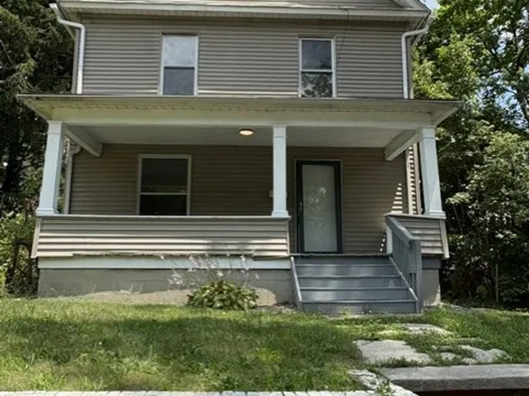 975 Raymond St, Akron, OH 44307