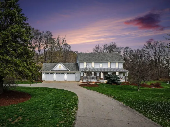 12132 Millpond Dr NW, Grand Rapids, MI 49534