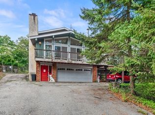 8 Delaware Ave, Hopatcong, NJ 07843