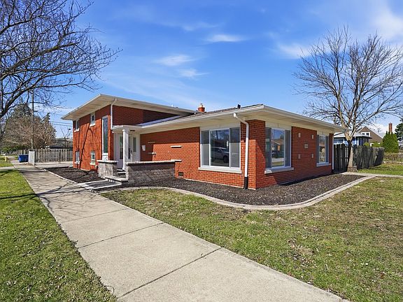 2nd image of 1344 Hirsch Ave