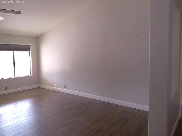 Master Bedroom (Vaulted Ceiling)