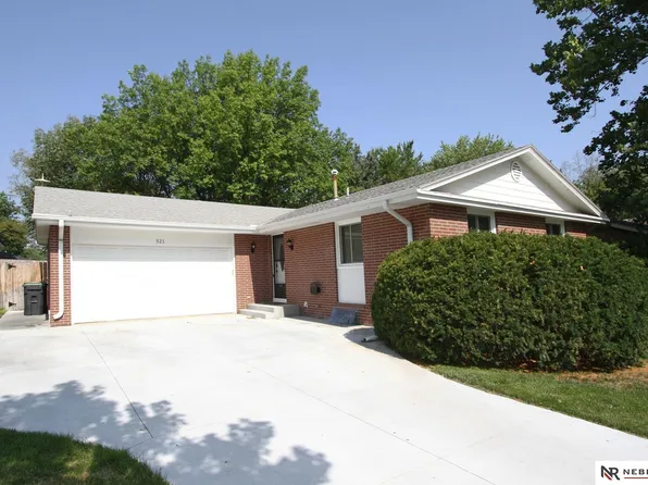 521 Driftwood Dr, Lincoln, NE 68510