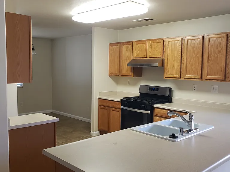 4729 W Elkhorn Ave — Photo 7