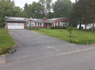 5 Maybrook Dr, Glenville, NY 12302