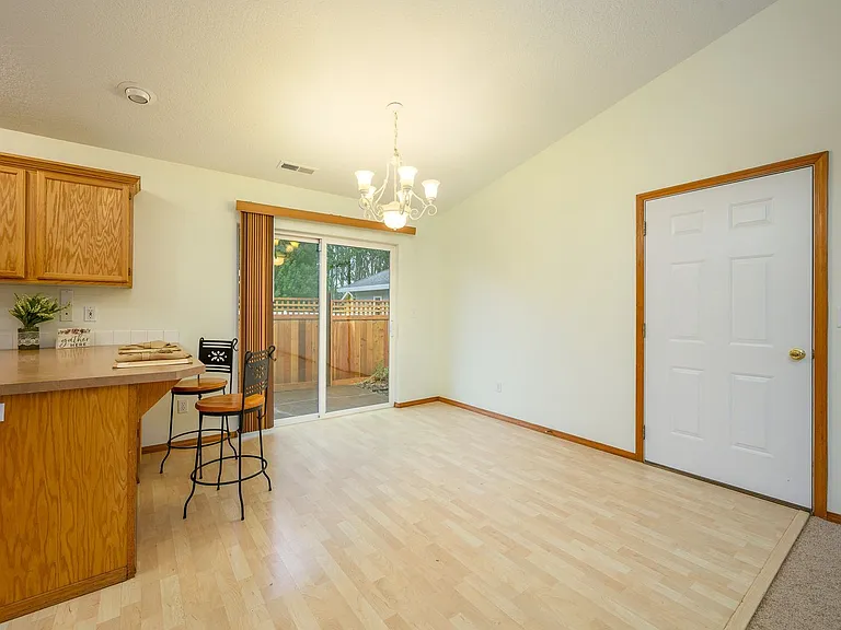 357 NE Faulconer Ct — Photo 7