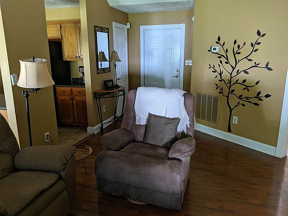 4th image of 34 Dyer Creek Ln