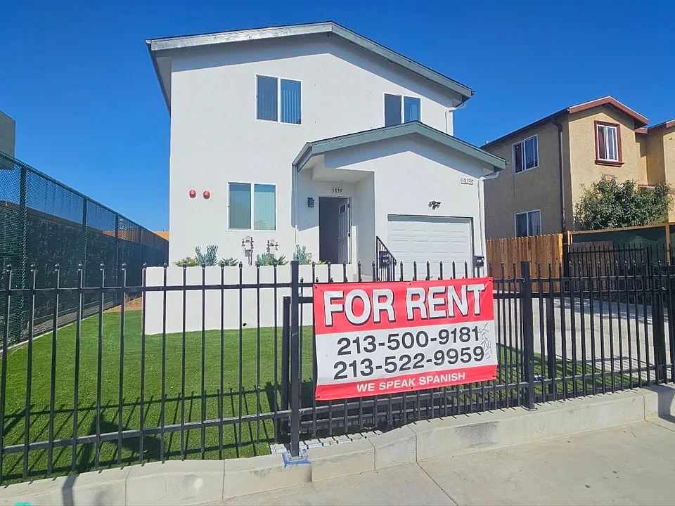 3839 Woodlawn Ave