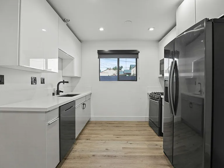 955 N Oxford Ave #4 — Photo 1