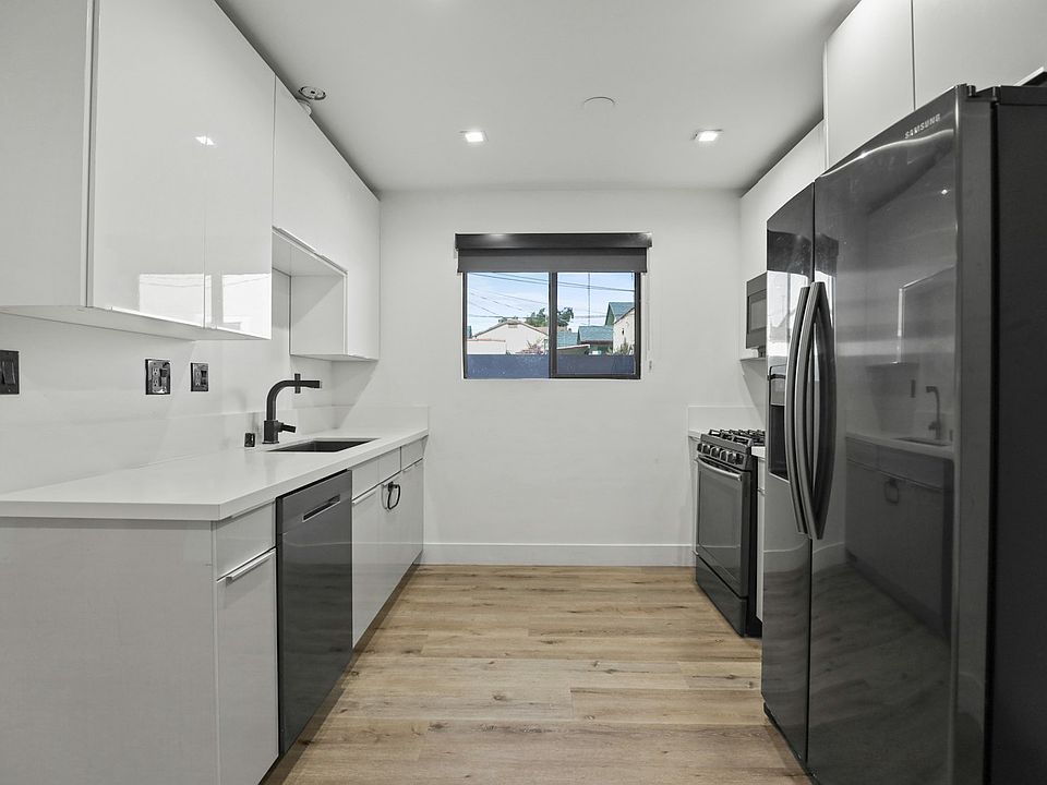1st image of 955 N Oxford Ave #4