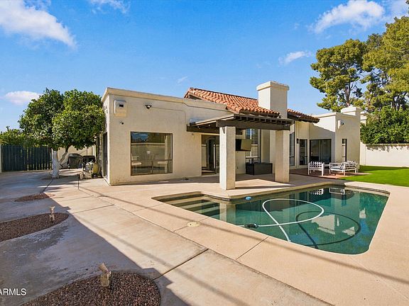 2nd image of 1535 E MONTEBELLO Avenue
