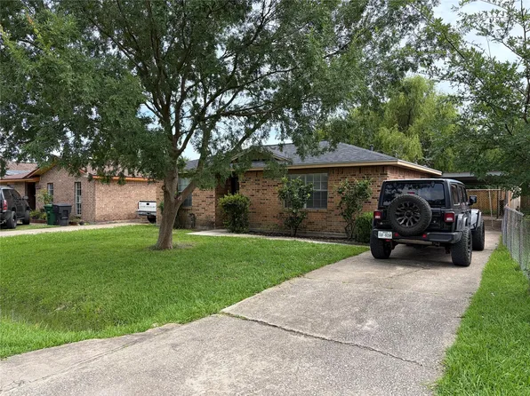 8842 Barton St, Houston, TX 77075