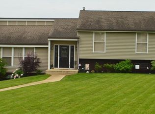 221 Starlite Cir, Belle Vernon, PA 15012