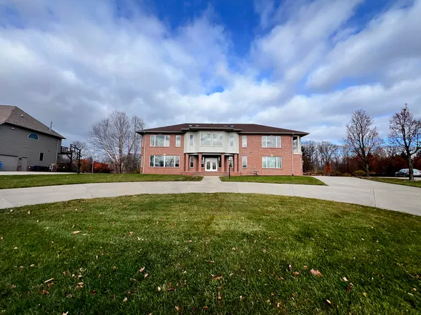 2899 Wyndwicke Dr, Saint Joseph, MI 49085