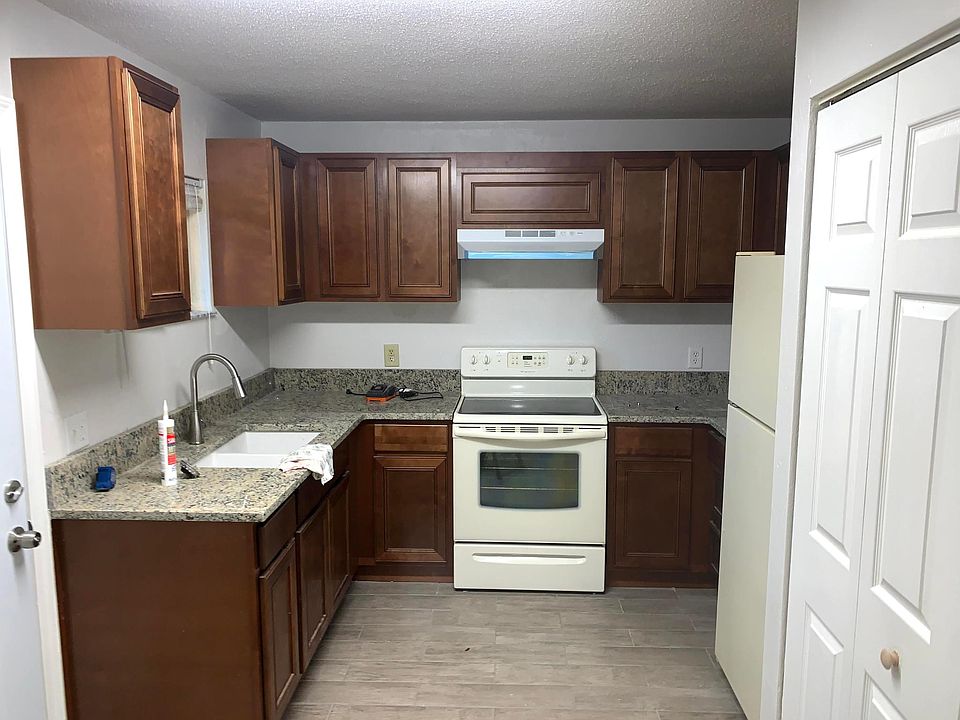 2nd image of 143 Knight Pl #2