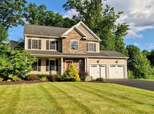17 Stone Crest Dr, Mechanicville, NY 12118