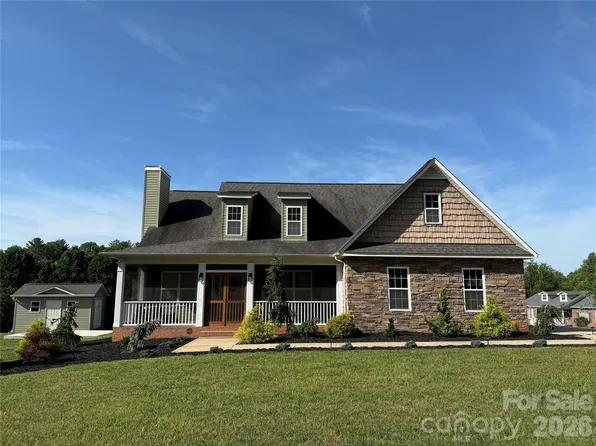 2103 Olde Pond Ct, Hudson, NC 28638