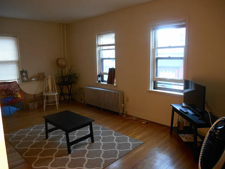 586 Holly Ave — Photo 11