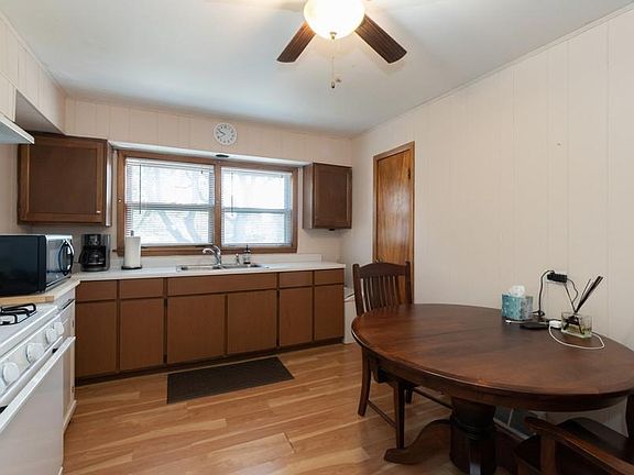 2nd image of 200 Jeffreys Pl #2