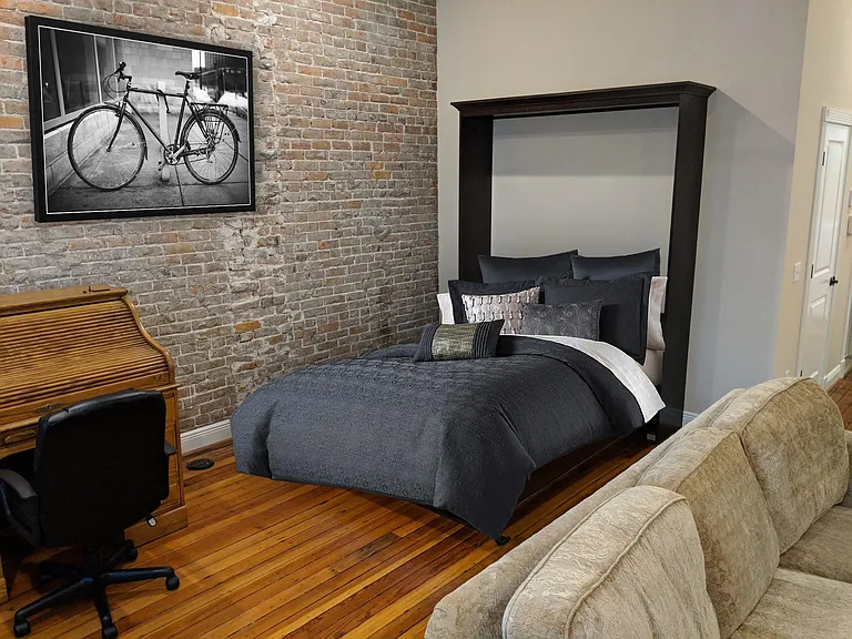 114 E University St #5 — Photo 5
