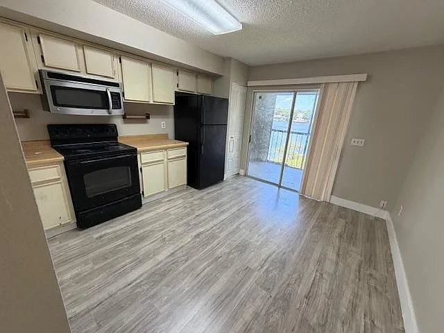 2 bed, 2.5 bath, 1260 sqft, $1,495 — Photo 3