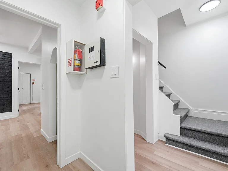 144 Arlington St — Photo 10