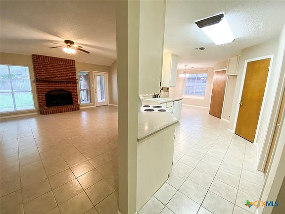 3rd image of 209 Ashland Crk