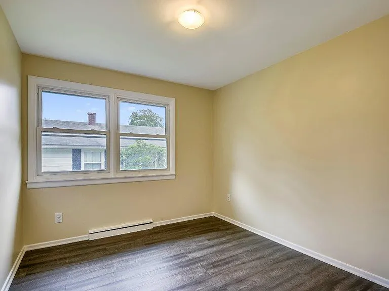 128 Greenmeadow Dr — Photo 6