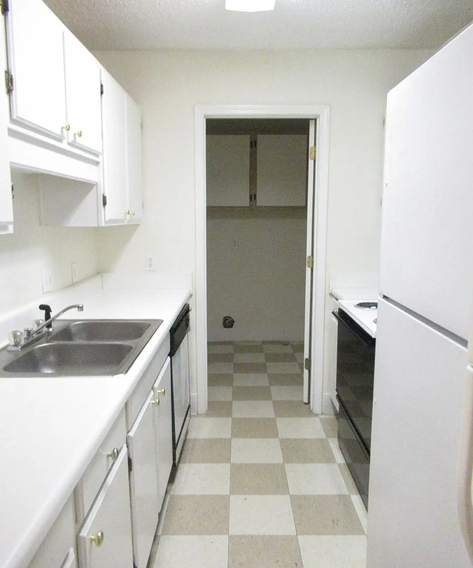 2 bed, 2.0 bath, 877 sqft, $875 — Photo 4