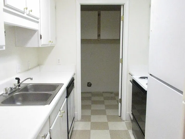 970 Jessamine Trl — Photo 4