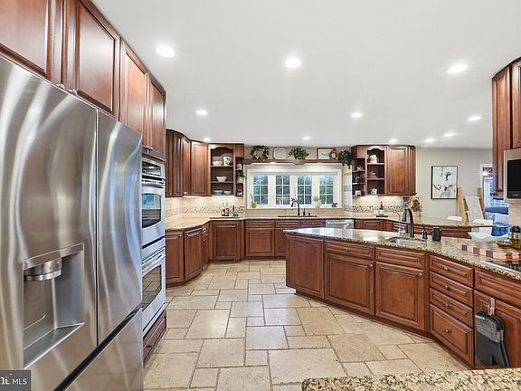 4th image of 19450 James Creek Ct
