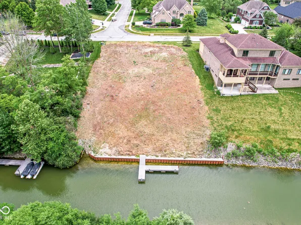 10893 Harbor Bay Dr, Fishers, IN 46040