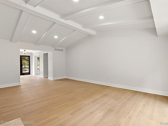 4th image of 5218 Cherokee Ct