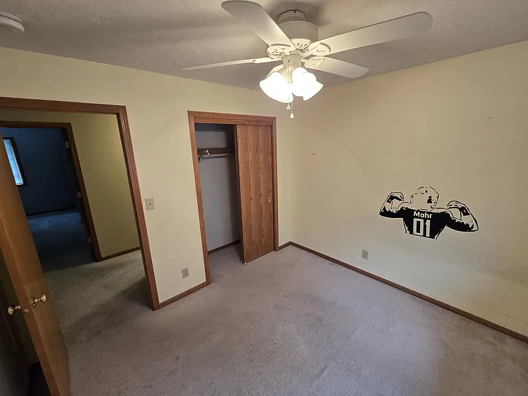 5408 S 82nd St — Photo 15