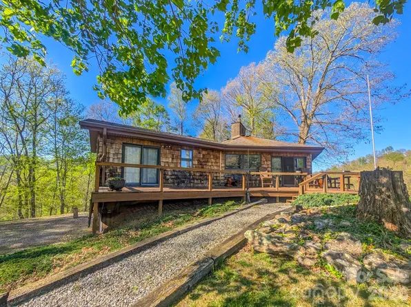 572 Pleasant Valley Rd, Burnsville, NC 28714