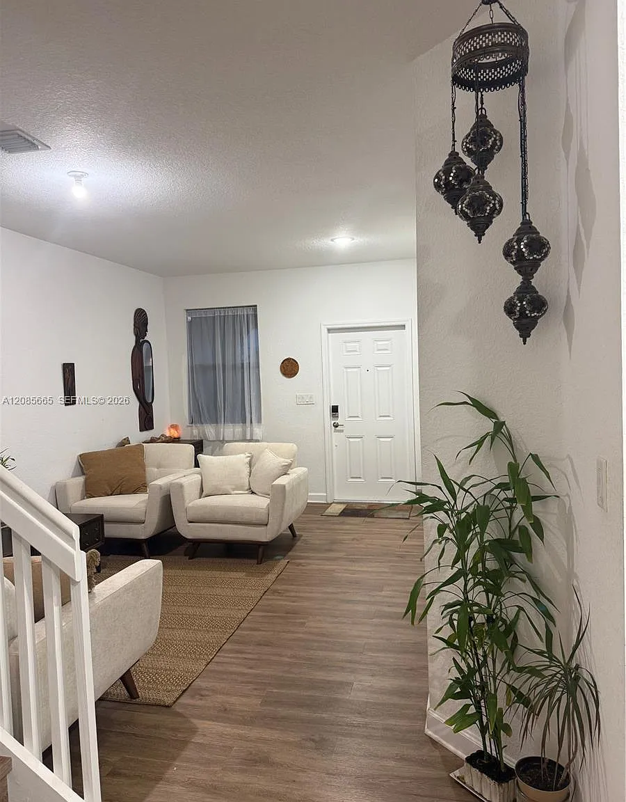 Enclave South Phase 1 — Photo 4