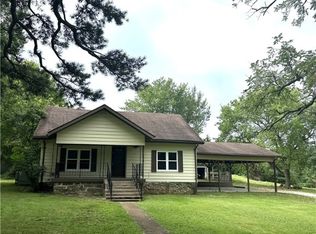 102 Dotson St, Huntsville, AR 72740