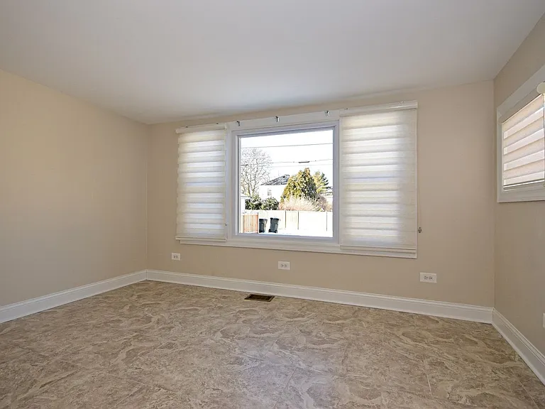 1102 Canfield Rd — Photo 9