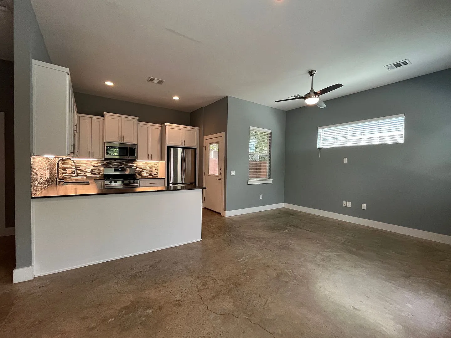 1005 Valdez Street — Photo 3