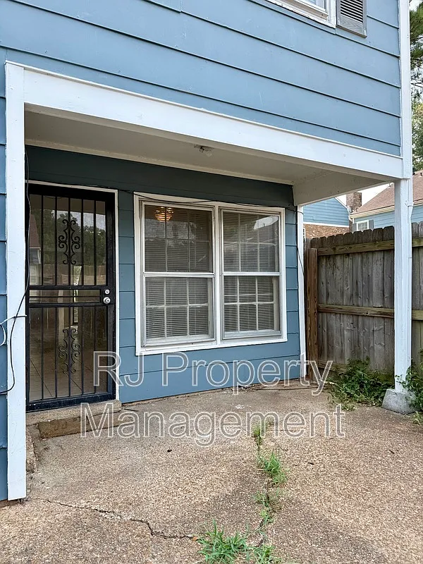 3 bed, 2.5 bath, 1574 sqft, $1,395 — Photo 3