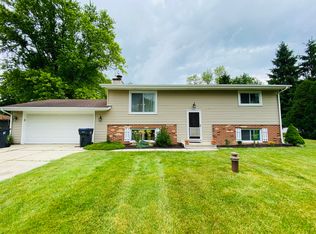 5475 S Majors Dr, New Berlin, WI 53146