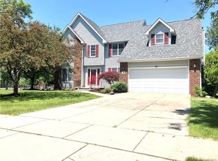 43 Jenawood Ln, Williamsville, NY 14221