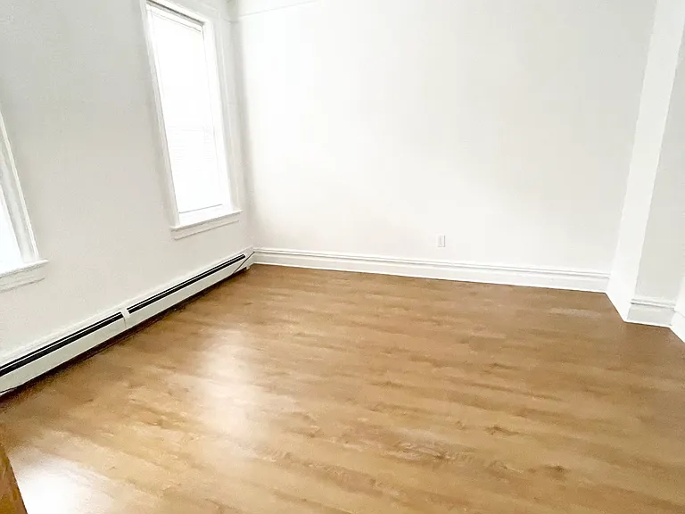 2030 E 12th St #1F — Photo 5
