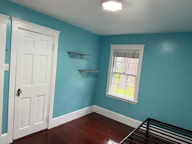 135 Pearl St — Photo 8