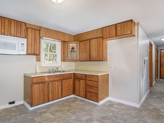 5th image of 2437 William Ave