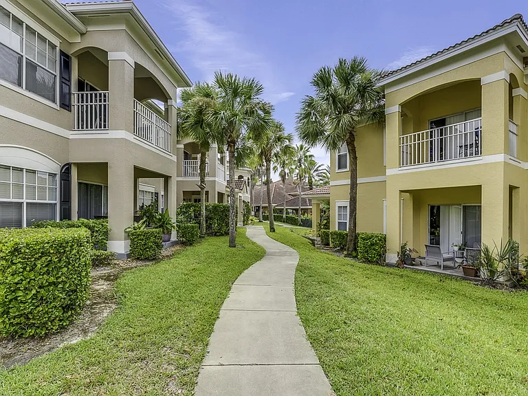 Arbor Lakes Apartments — Photo 18