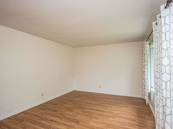 2nd image of 1620 Capri Ln