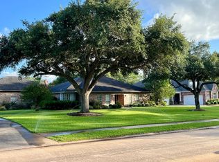 58 Timbercreek Ct, Lake Jackson, TX 77566