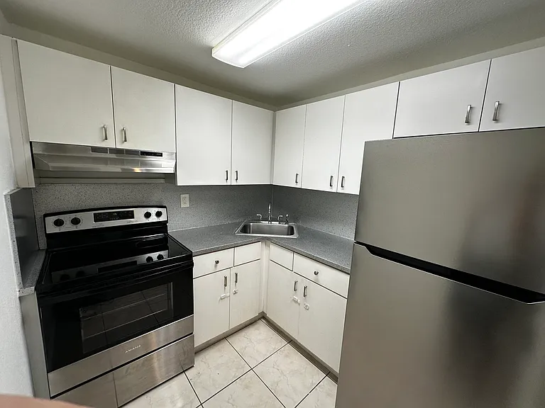 666 W 81st St #219 — Photo 5