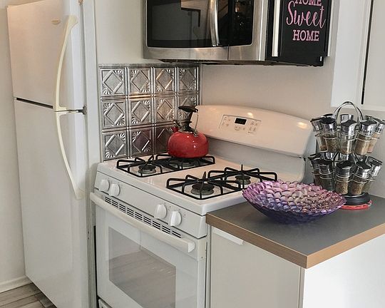 2nd image of 415 Rose Ave #A