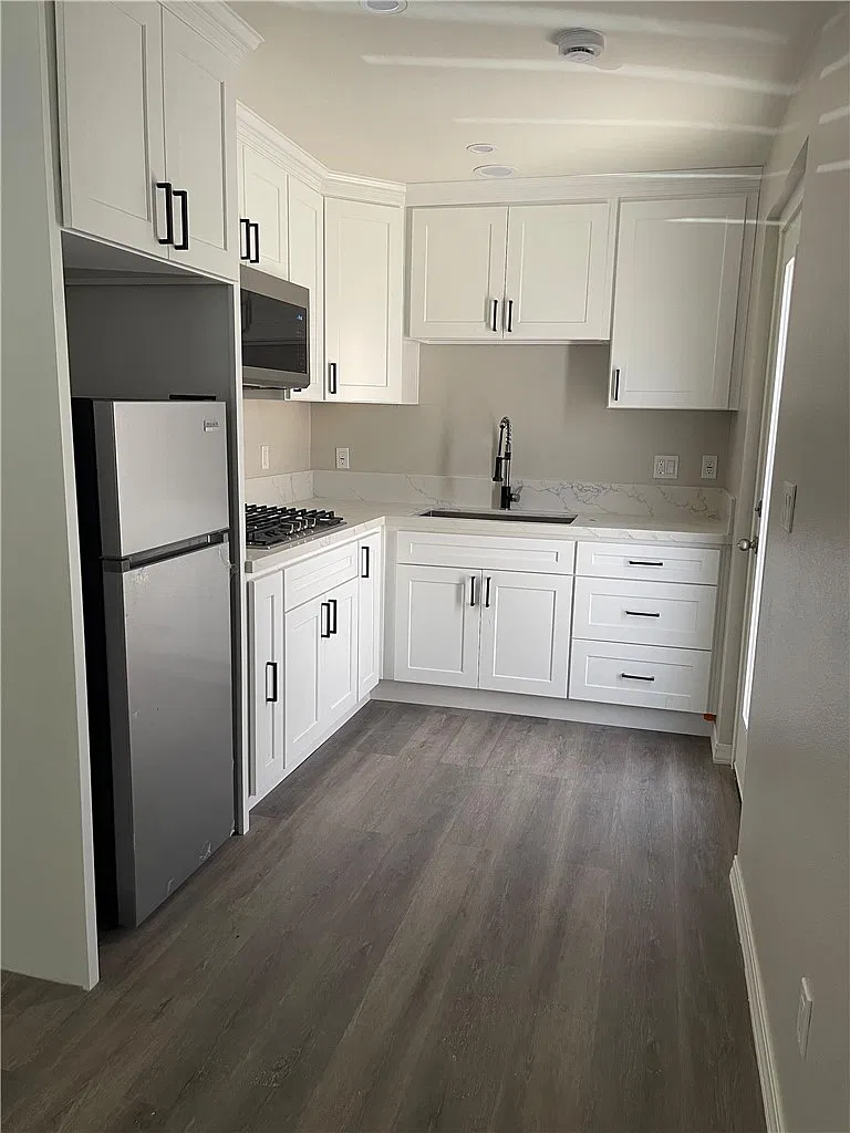 1 bed, 408 sqft, $2,200 — Photo 4